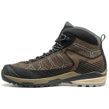 Detail Image of color Black/Coyote