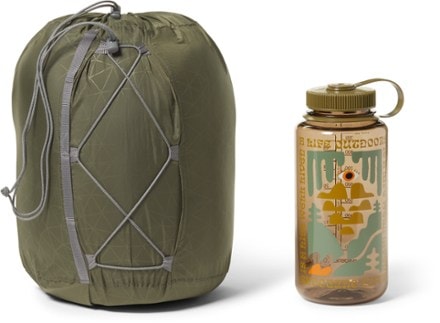 Sea to Summit Camp Plus Self-Inflating Sleeping Pad - Mummy Stuff sack (32oz bottle not included) (Green)