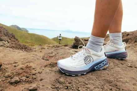 Topo Athletic Vista Trail-Running Shoes - Women's 6