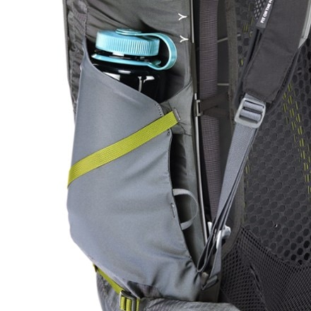Osprey Atmos AG 50 Pack - Men's Water bottle pocket (Water bottle sold separately)