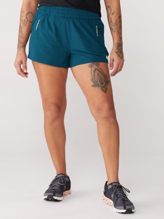 Vuori Dash 3" Shorts - Women's 1