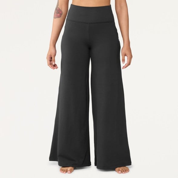 Model info: Height: 5' 6" | Waist: 24" | Wearing size: M