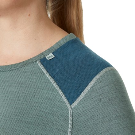 Helly Hansen LIFA Merino Midweight Crew Base Layer Top - Women's 4