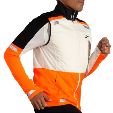 Brooks Run Visible Insulated Vest 2.0 - Men's 5