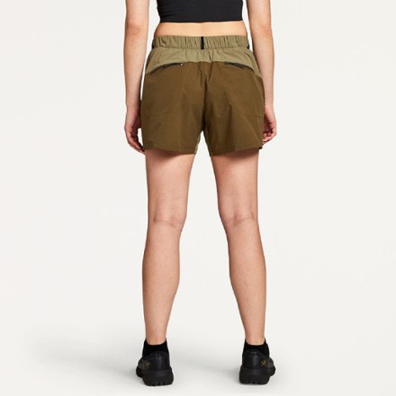 Janji Trekker 4" Shorts - Women's 2