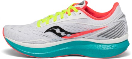 saucony running shoes womens