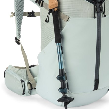 YETI Skala 40 L Pack - Women's Trekking pole attachments