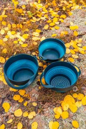 Location Image for Flat Pack Collapsible Bowls & Strainer Set