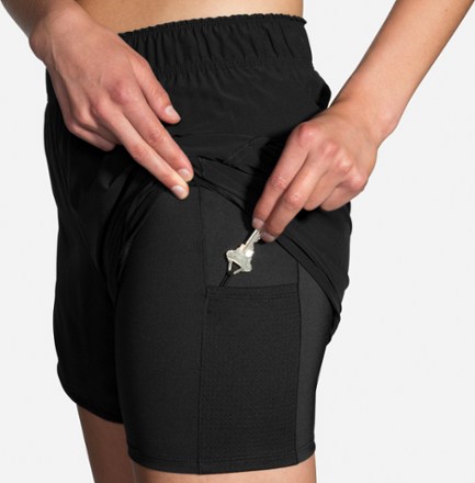 Brooks Chaser 5" 2-In-1 Shorts - Women's 8