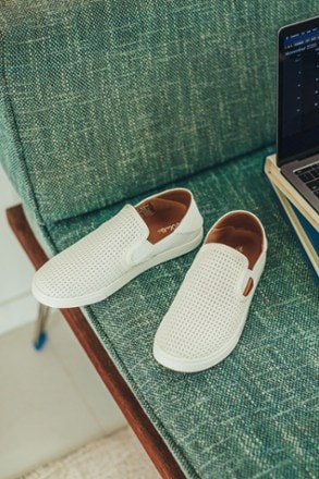 OluKai Pehuea Shoes - Women's 5