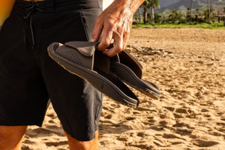 OluKai Nalu Slides - Men display picture 1