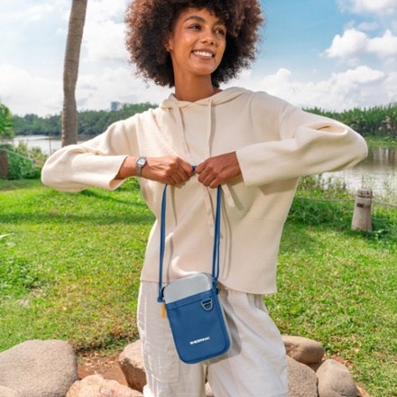 Location Image for Cruz Crossbody Bag