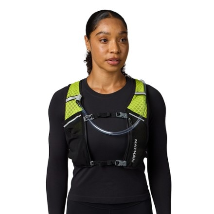 Nathan HyperNight QuickStart 3.0 4 L Hydration Vest 1