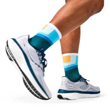 Feetures Elite Light Cushion Mini Crew Socks 2