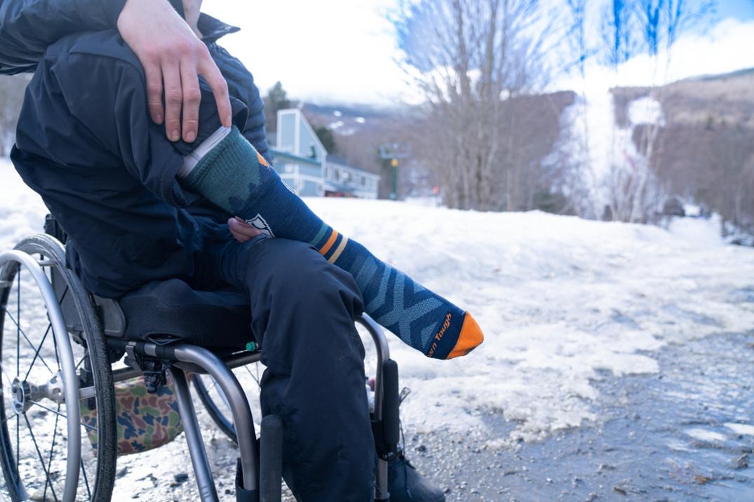 Location Image for High Fives Over-the-Calf Midweight Ski and Snowboard Socks - Men's