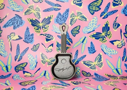 Lodge Dolly Parton Rockstar Guitar Mini Skillet 2
