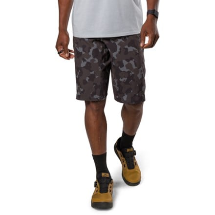 PEARL iZUMi Summit Shell Bike Shorts - Men's 1