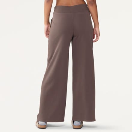 Vuori Sedona Mid-Rise Wideleg Pants - Women's 4