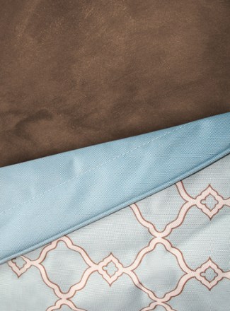 Detail View (Brown/Blue/White)