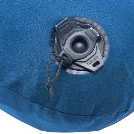 Sea to Summit Aeros Premium Travel Pillow - Regular Air valve