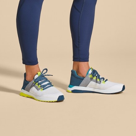 OluKai Wailuku Shoes - Women's 5