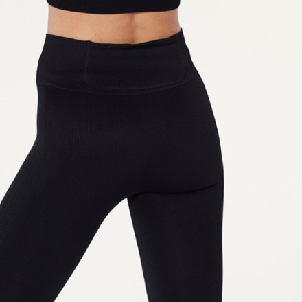 CIRCLE Keep The Flow Leggings 2.0 - Women's 4