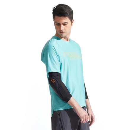 PEARL iZUMi Elevate Elbow Guards - Men's 6