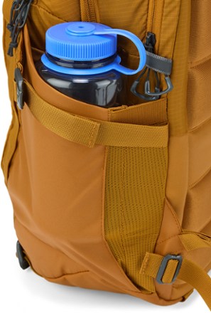 The North Face Recon Pack - Men's Water bottle pocket (Water bottle sold separately)