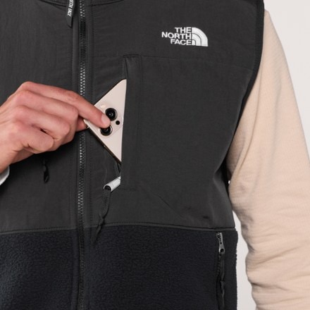 The North Face Retro Denali Vest - Men's 4