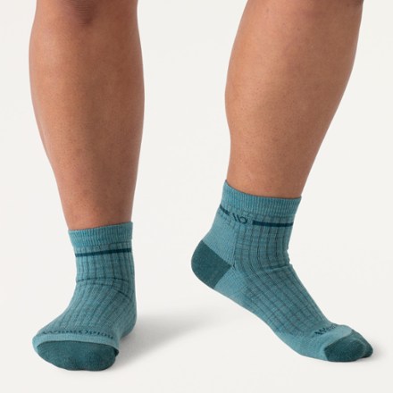Wide Open Single Stripe Cushioned Quarter Socks - Women's 1