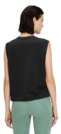 On Focus Crop Top - Women's 2