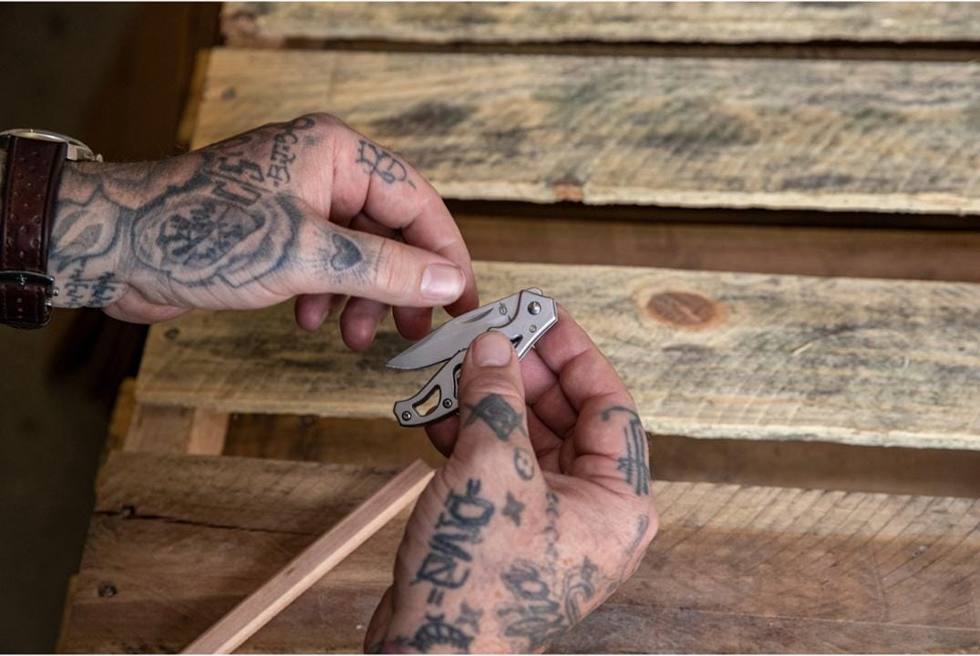 Location Image for Mini Paraframe Serrated Knife