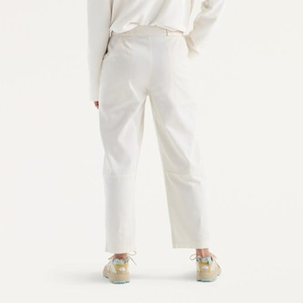 On Body Image of color White Dune