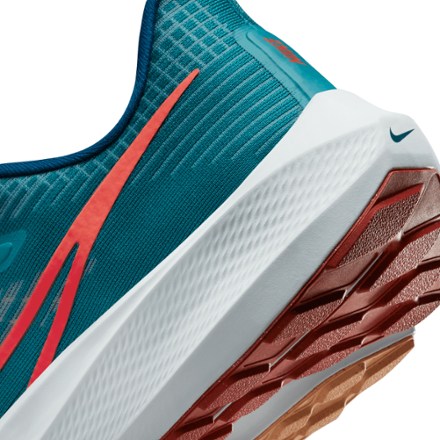 Nike Air Zoom Pegasus 39 Road-Running Shoes - Men's 4
