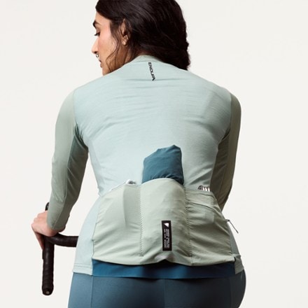 Endura Alltrack Ride Long-Sleeve Cycling Jersey - Women's 6
