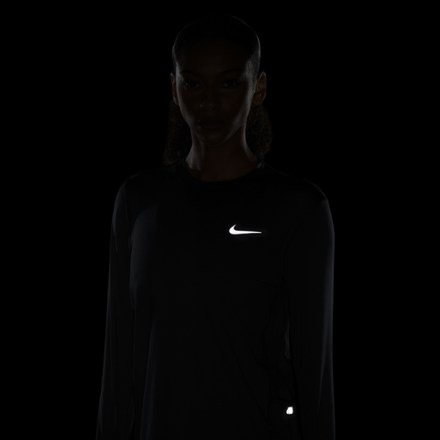 Nike Element Long-Sleeve Crew Running Top - Women's 7