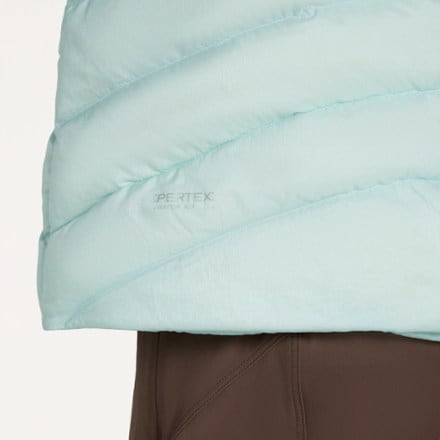 SENIQ Wildpuff Down Hoodie - Women's 9