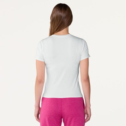 Vuori Pose Fitted Long T-Shirt - Women's 2