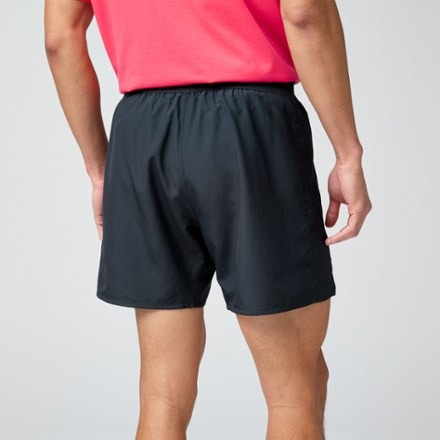 Brooks Dash 6" Shorts - Men's 1