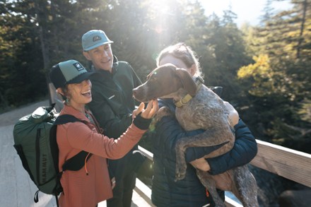 Location Image for Taiss Light ML Hooded Jacket - Women's