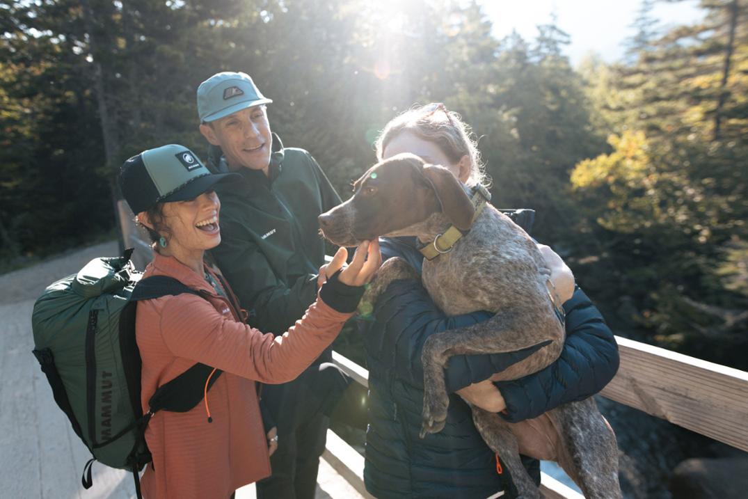 Location Image for Taiss Light ML Hooded Jacket - Women's