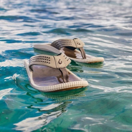 OluKai Ulele Flip-Flops - Men's 4