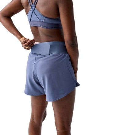 Brooks Chaser 5" Shorts 2.0 - Women's 3