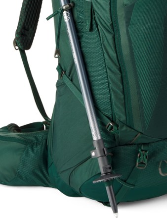 Gregory Deva 60 Pack - Women's Hydration port & tube routing (Emerald Green)