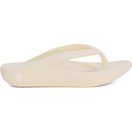 Freewaters Cloud9 Ultra Bliss Flip-Flops - Women's 0