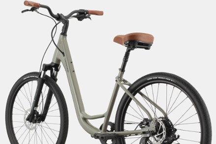 Cannondale Adventure 1 Bike 2
