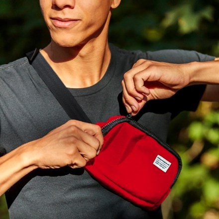 Amphipod R3 Express Convertible Pack 4