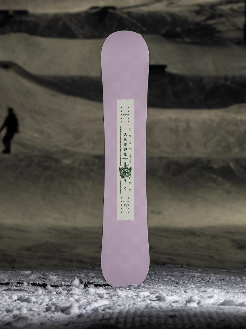 Location Image for Cadence Snowboard - Women's - 2025/2026