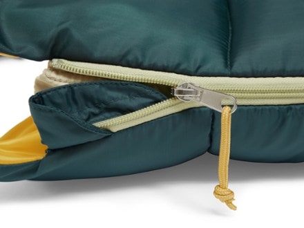 Kelty Catena 30 Sleeping Bag Zipper detail