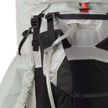Mountain Hardwear Kazam 45 Pack Hydration port & tube routing